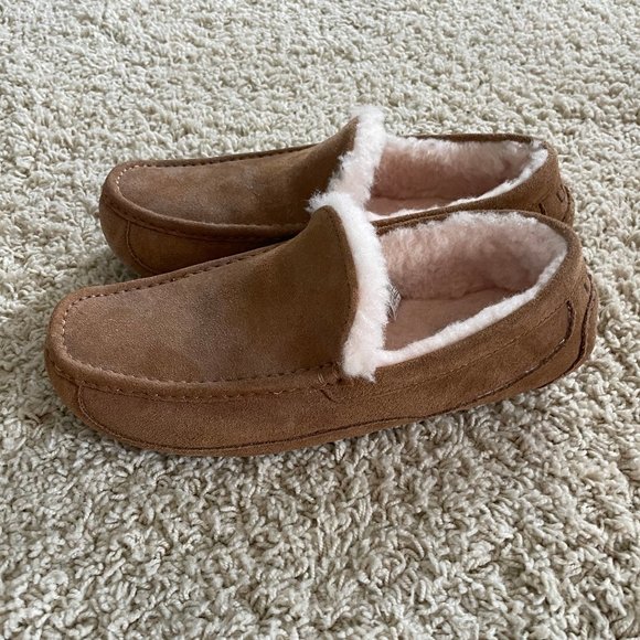 Men\'s UGG Ascot Slippers NEVER WORN